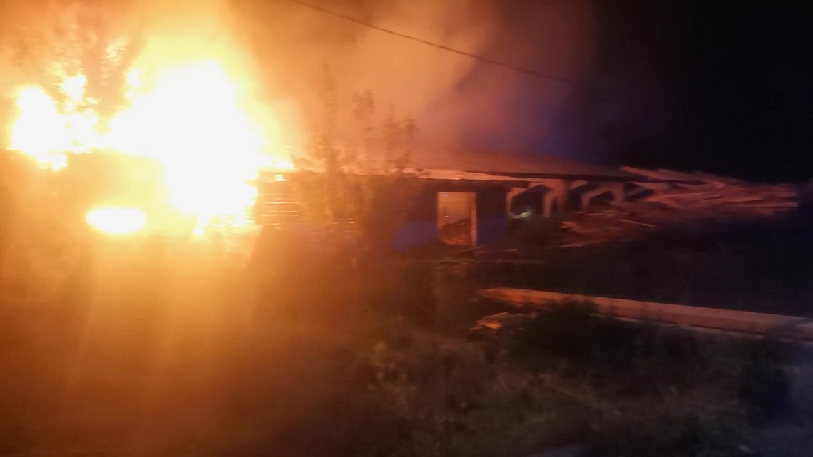 В Бессоновке загорелась пилорама