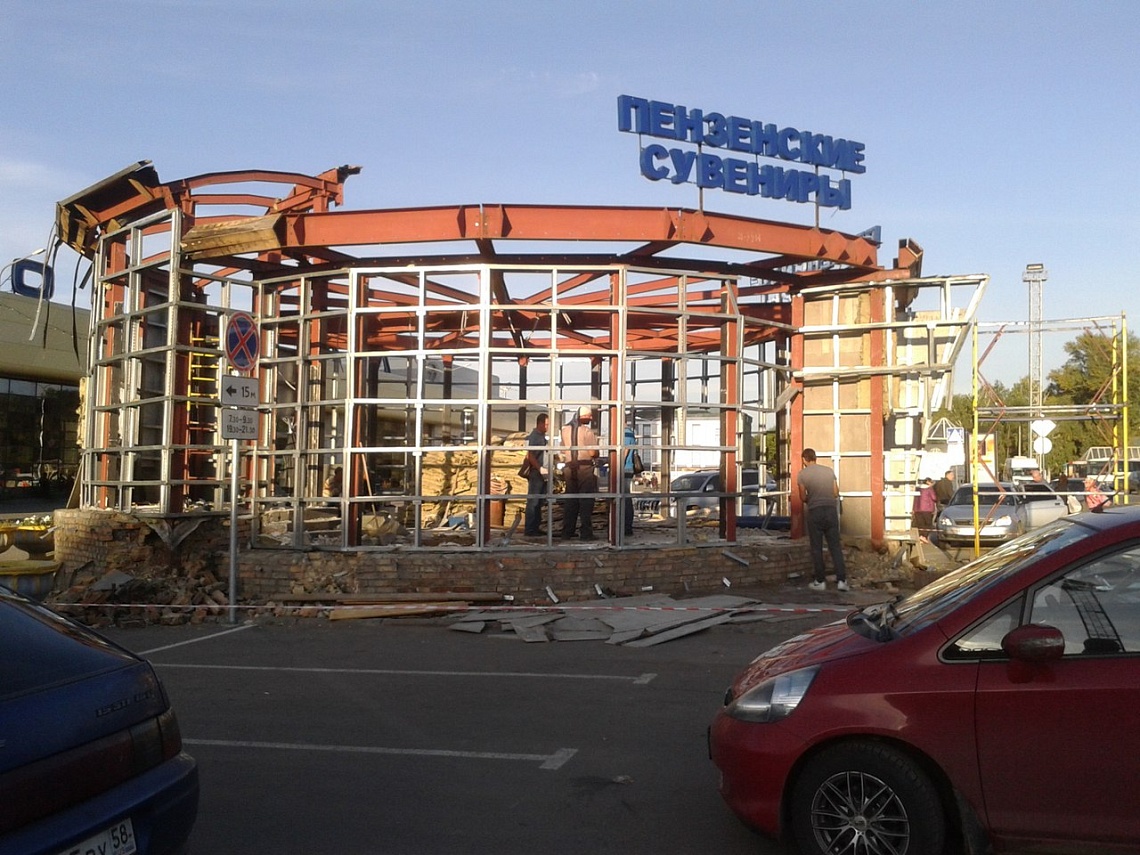 Возле вокзала «Пенза-1»  уничтожили магазин сувениров