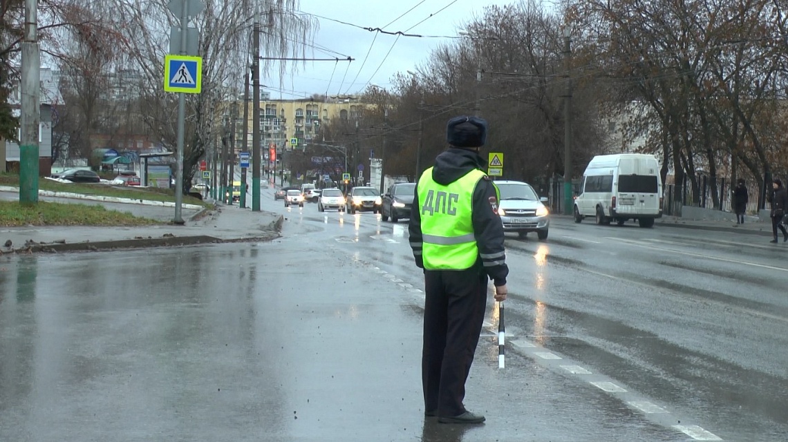 Госавтоинспекторы напоминают автовладельцам о действии пилотного проекта электронного сервиса