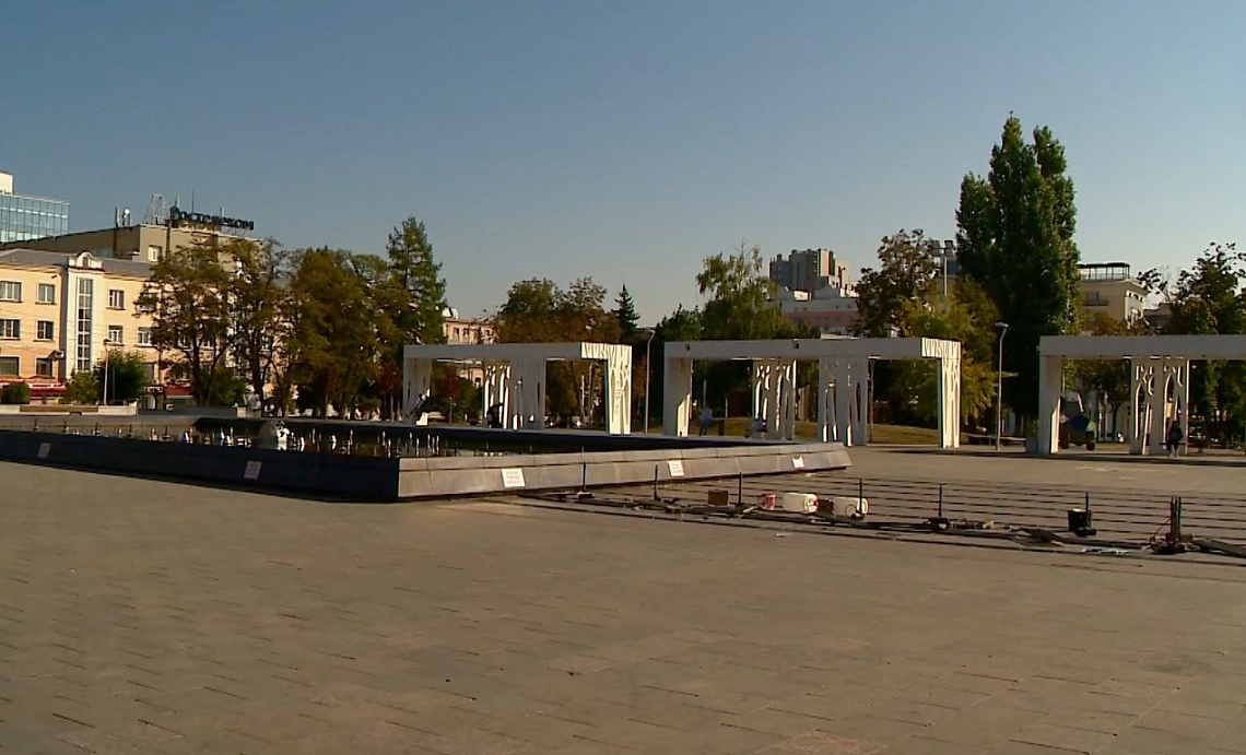 Фонтан в центре Пензы начали готовить к зиме