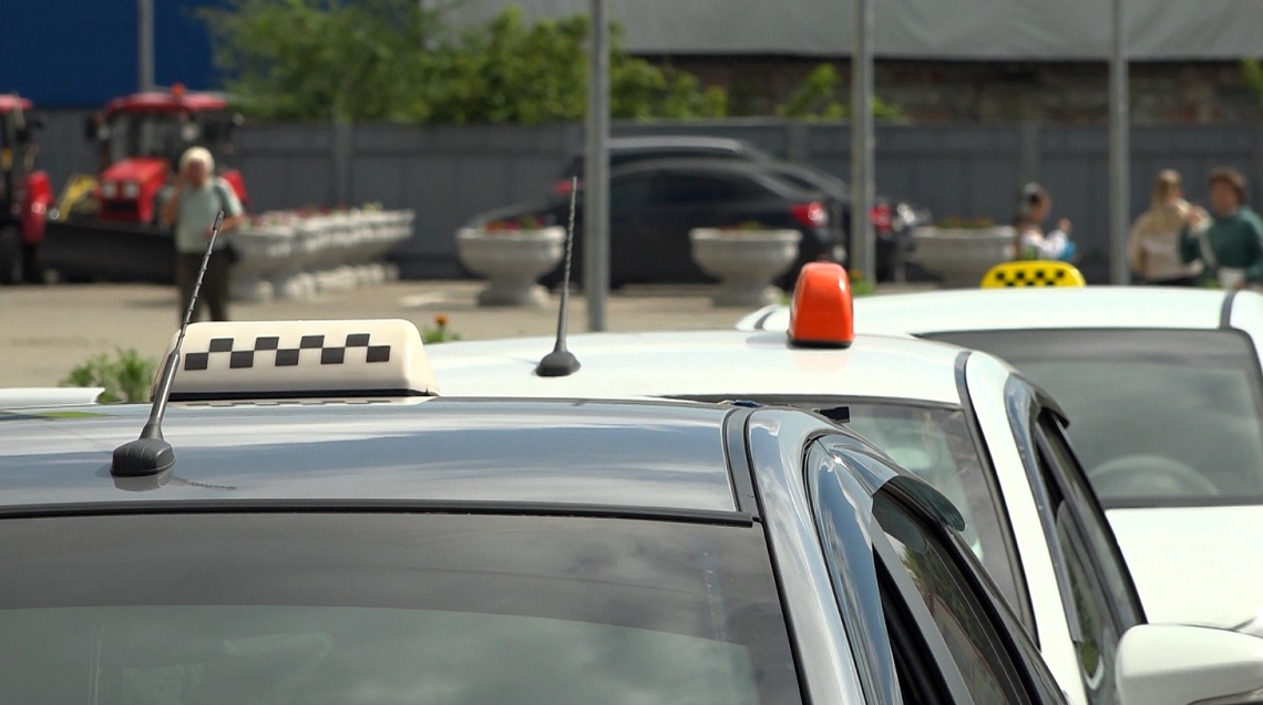 Перевозчики легковых такси теперь должны страховать гражданскую ответственность за причинение вреда пассажирам