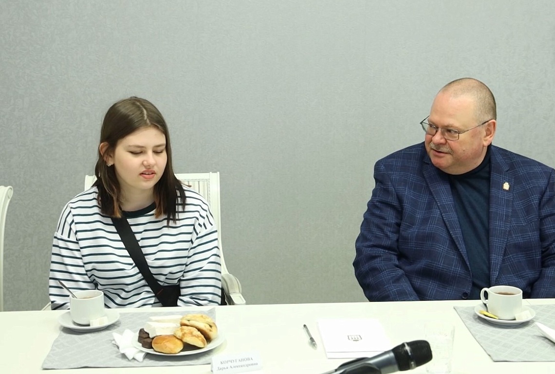 Сегодня губернатор Олег Мельниченко встретился со школьниками из Пологовского района Запорожской области