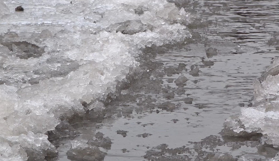 Жители второго Солдатского проезда столкнулись с серьезной проблемой протечки воды