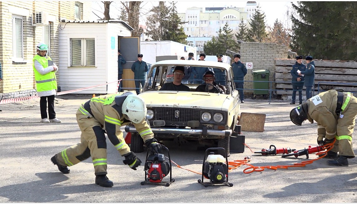 В Пензе состоялся региональный этап соревнований по аварийно-спасательным работам при ликвидации последствий ДТП