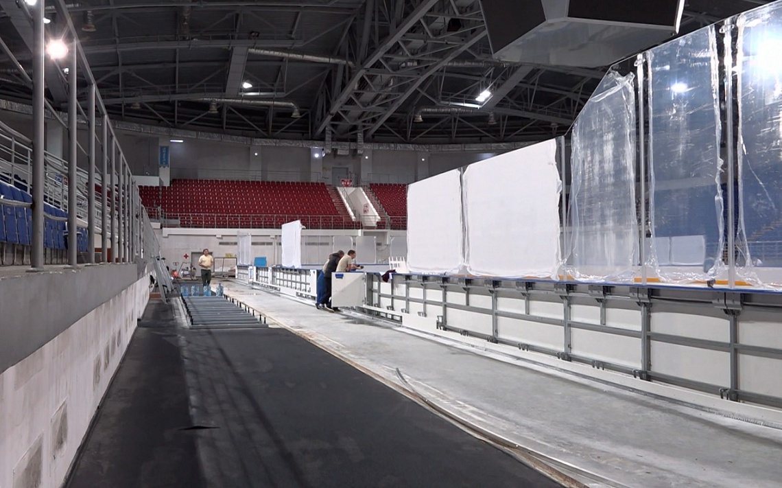 В Пензе завершаются работы по реконструкции главной хоккейной площадки