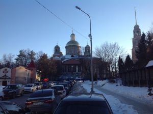 Пензенцев просят убрать припаркованные машины с ул. Московской