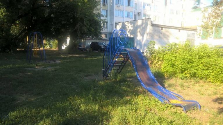 Детская площадка в центре Пензы превратилась в помойку – горожанин