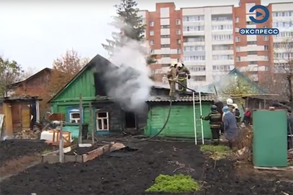 В Пензе на улице Ватутина загорелась квартира