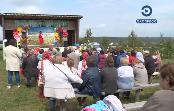 Жители и гости Вышелея отметили национальный мордовский праздник