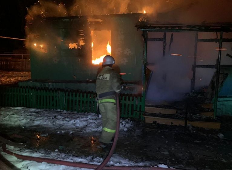 В Шемышейском районе огонь уничтожил дом