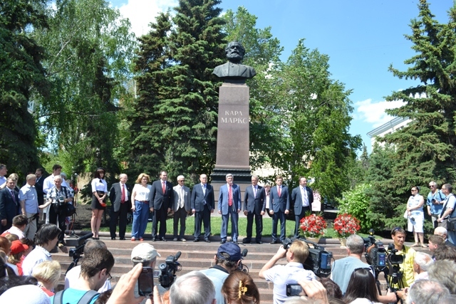 Общество 30. Памятник Карлу Марксу Пенза Лермонтова. Открытие памятника в пензенсл. Памятник на Карла Маркса Брянская область. Открытие памятника Карлу Марксу Пенза.